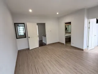 For rent 3 bedrooms house in Watthana, Bangkok