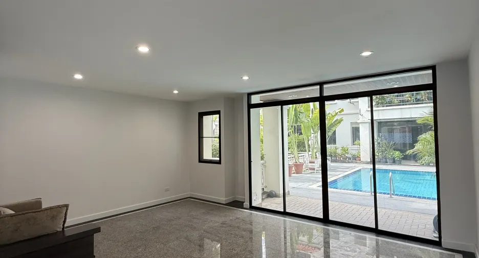 Haus zur Miete mit 3 Zimmer in Watthana, Bangkok