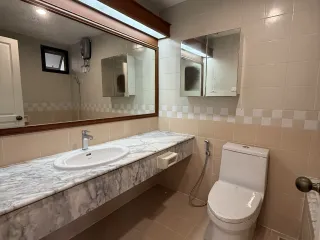 For rent 3 bedrooms house in Watthana, Bangkok