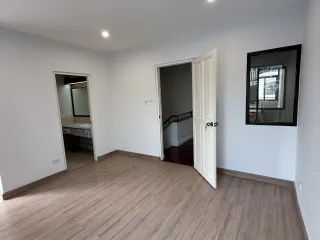 For rent 3 bedrooms house in Watthana, Bangkok