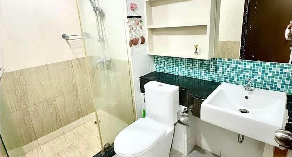 For rent 2 bedrooms condo in Huai Khwang, Bangkok