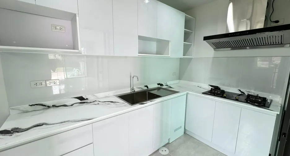 Casa adosada en alquiler de 3 habitaciones en Saphan Sung, Bangkok