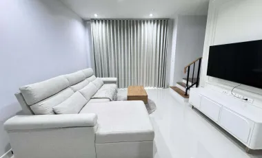 Reihenhaus zur Miete mit 3 Zimmer in Saphan Sung, Bangkok
