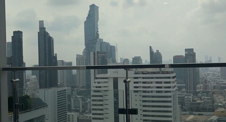 For rent 2 bedrooms condo in Bang Rak, Bangkok