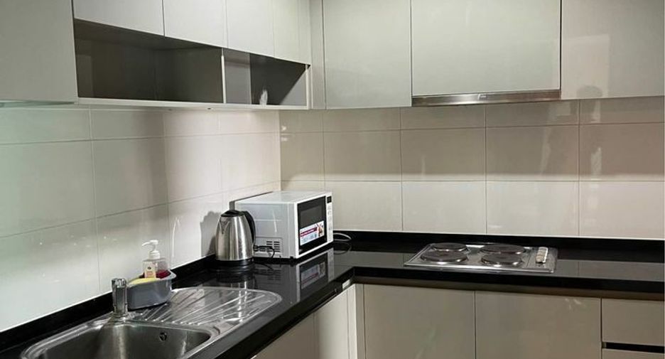 For rent 3 bedrooms condo in Huai Khwang, Bangkok