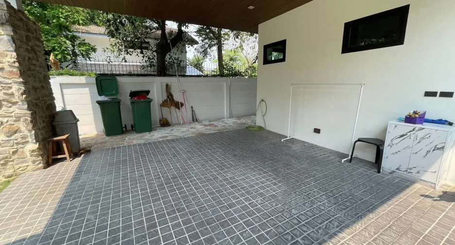 Casa en alquiler de 4 habitaciones en Huai Khwang, Bangkok