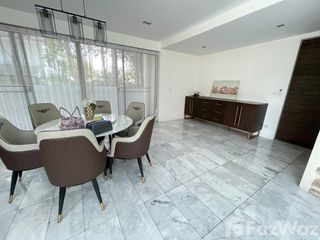 Casa en alquiler de 4 habitaciones en Huai Khwang, Bangkok