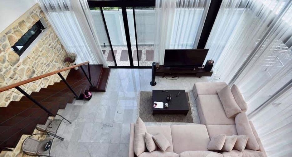 Casa en alquiler de 4 habitaciones en Huai Khwang, Bangkok