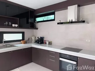 Casa en alquiler de 4 habitaciones en Huai Khwang, Bangkok