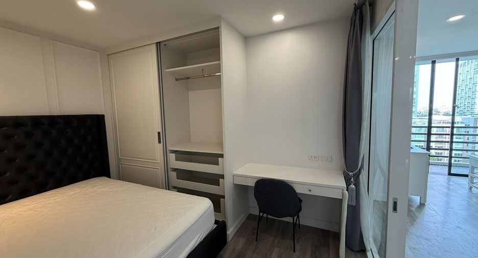 For rent 3 bedrooms condo in Phra Khanong, Bangkok