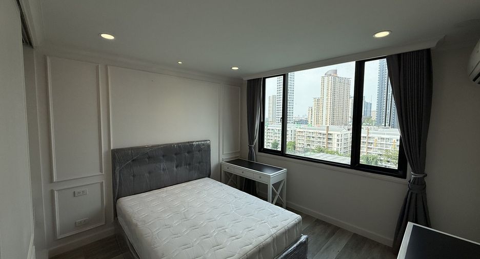 For rent 3 bedrooms condo in Phra Khanong, Bangkok