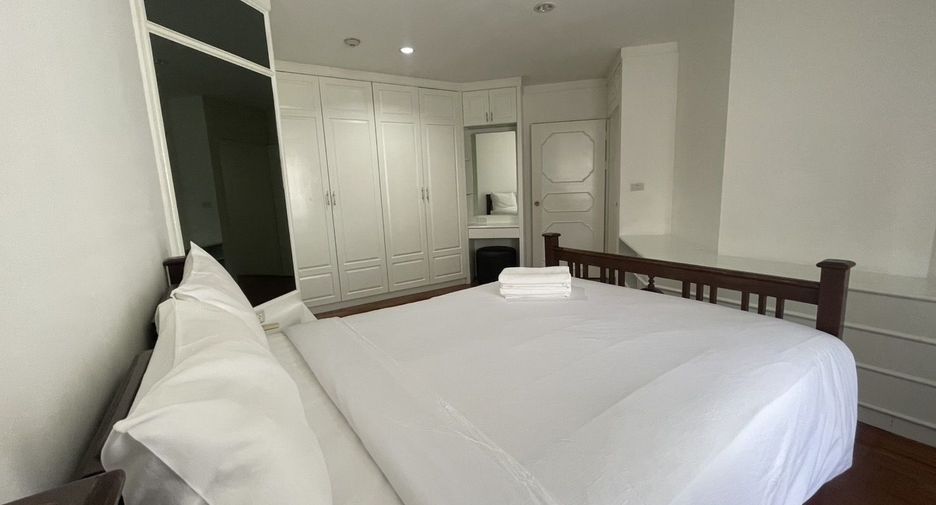 For rent 3 bedrooms condo in Sathon, Bangkok