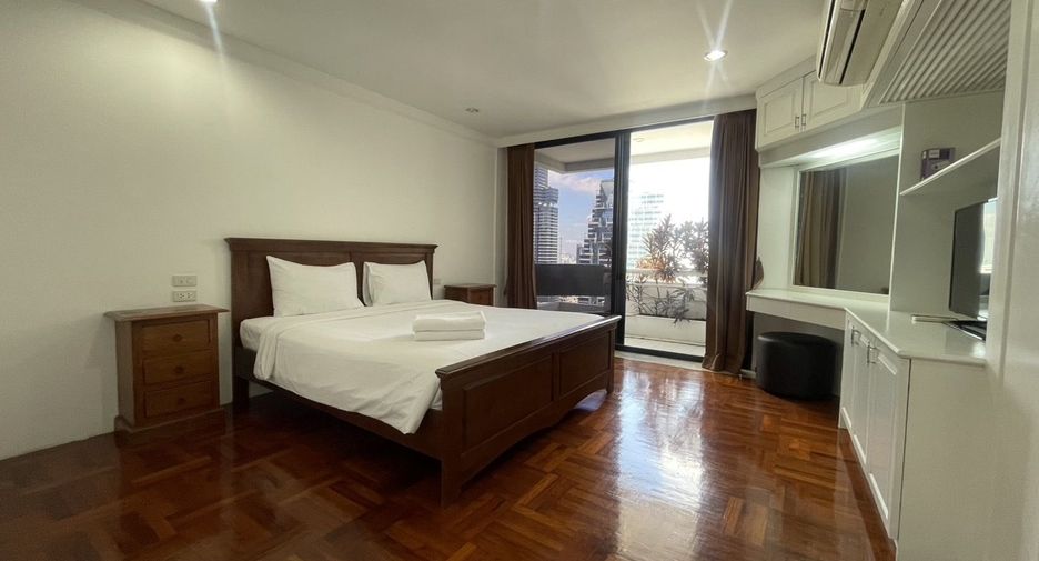 For rent 3 bedrooms condo in Sathon, Bangkok
