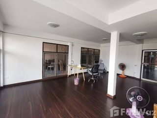 For rent 2 bedrooms house in Huai Khwang, Bangkok
