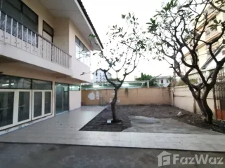 For rent 2 bedrooms house in Huai Khwang, Bangkok