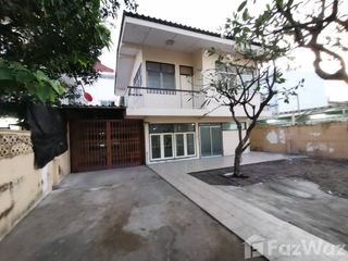 For rent 2 bedrooms house in Huai Khwang, Bangkok