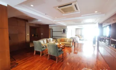 For rent 3 bedrooms condo in Khlong Toei, Bangkok