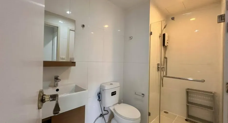 For rent 2 bedrooms condo in Yan Nawa, Bangkok