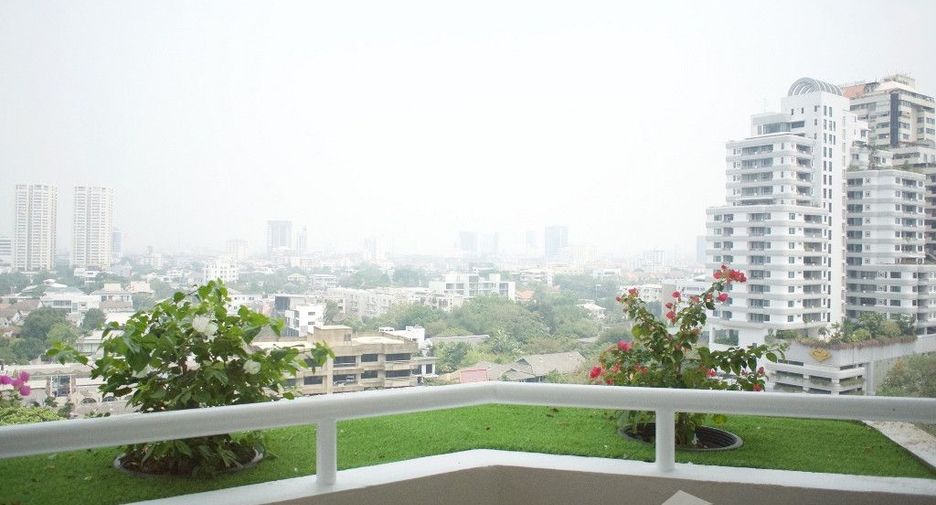For rent 3 bedrooms condo in Watthana, Bangkok