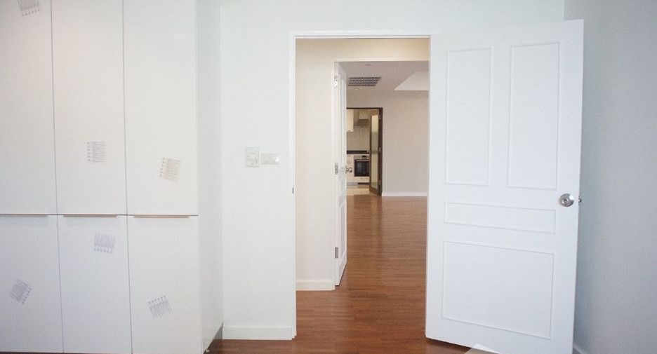 For rent 3 bedrooms condo in Watthana, Bangkok