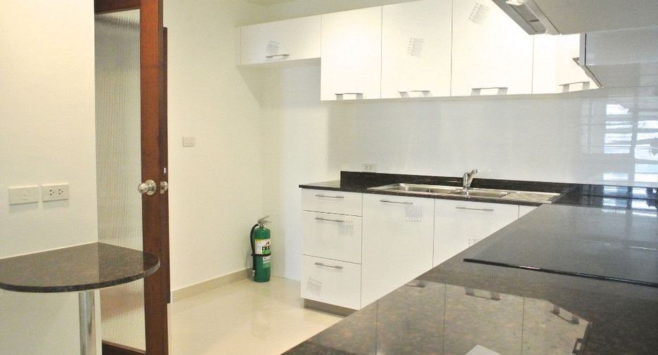 For rent 3 bedrooms condo in Watthana, Bangkok