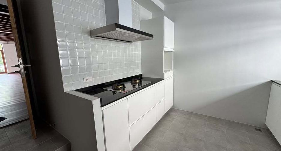Casa en alquiler de 4 habitaciones en Watthana, Bangkok