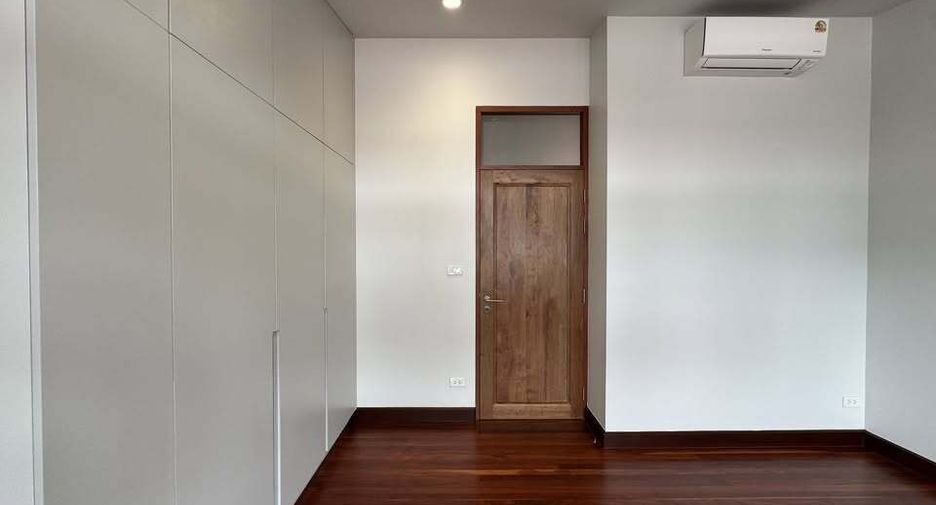 Casa en alquiler de 4 habitaciones en Watthana, Bangkok