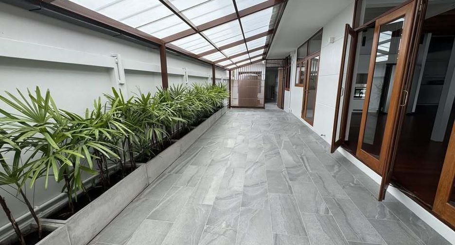 Casa en alquiler de 4 habitaciones en Watthana, Bangkok