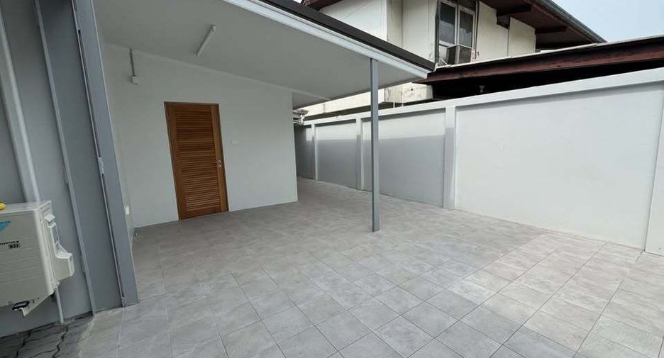 Casa en alquiler de 4 habitaciones en Watthana, Bangkok