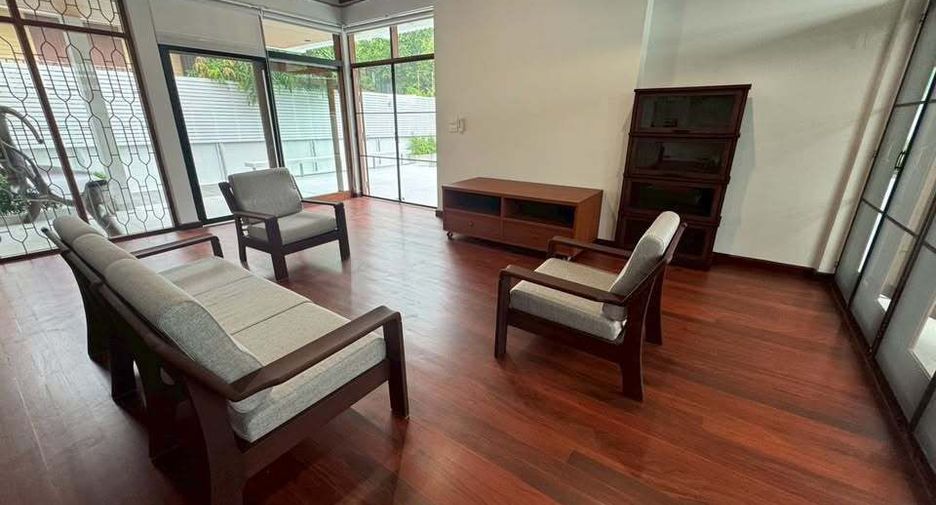 Casa en alquiler de 4 habitaciones en Watthana, Bangkok