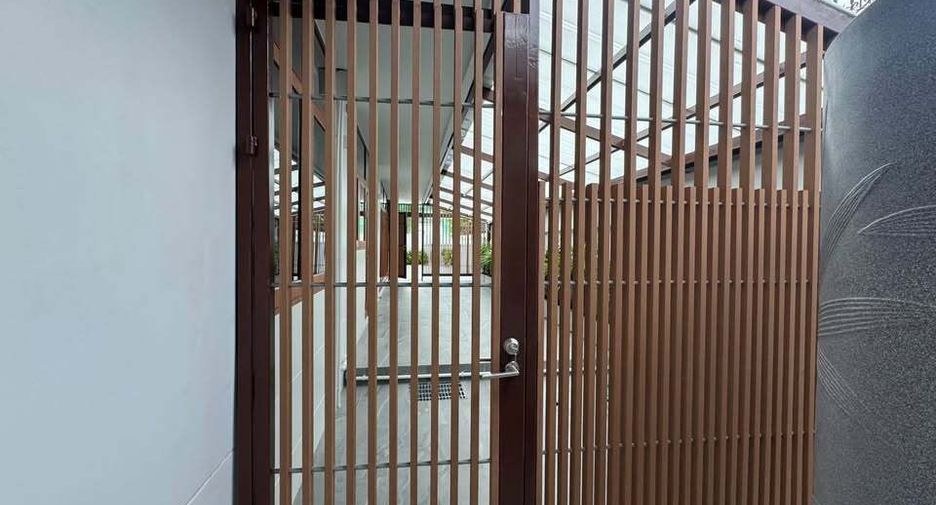 Casa en alquiler de 4 habitaciones en Watthana, Bangkok