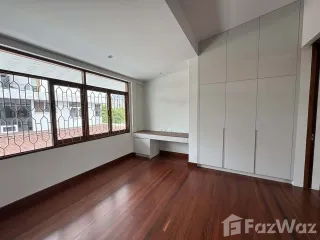 Casa en alquiler de 4 habitaciones en Watthana, Bangkok