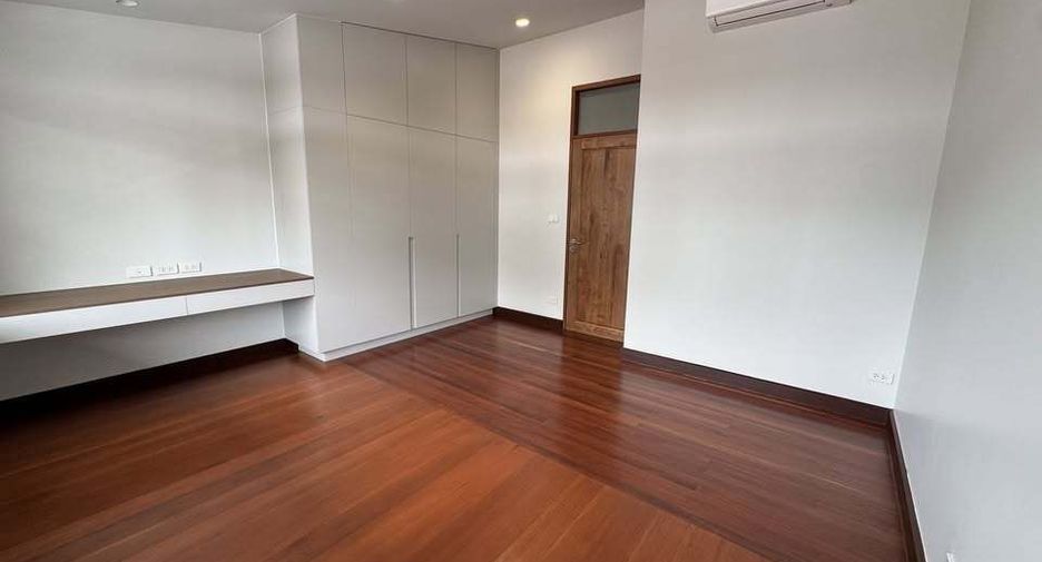 Casa en alquiler de 4 habitaciones en Watthana, Bangkok