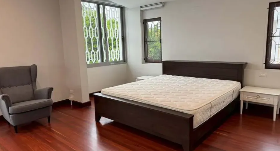 Casa en alquiler de 4 habitaciones en Watthana, Bangkok
