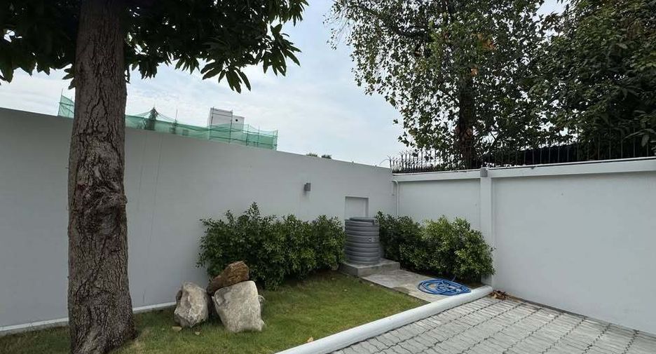 Casa en alquiler de 4 habitaciones en Watthana, Bangkok