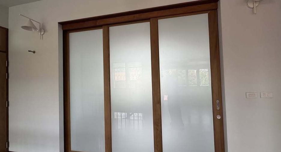 Casa en alquiler de 4 habitaciones en Watthana, Bangkok