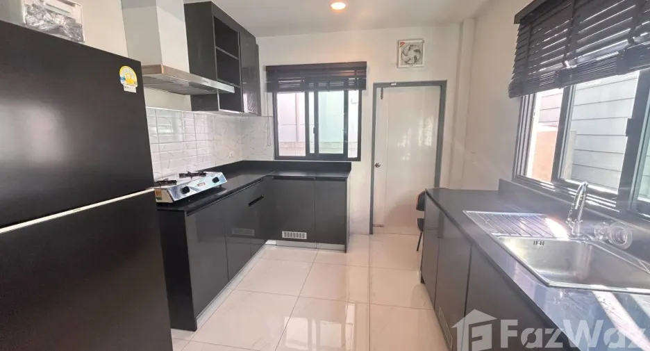 ให้เช่า 4 ห้องนอน บ้านเดี่ยว ใน บางพลี, สมุทรปราการ