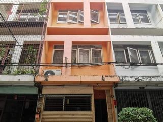 Аренда 3 спальни таунхаус в Пхра Кханонг, Бангкок