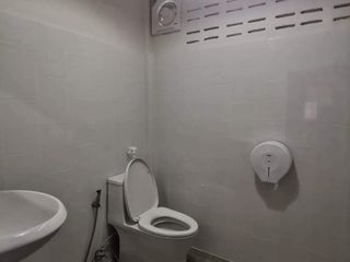 Аренда 3 спальни таунхаус в Пхра Кханонг, Бангкок