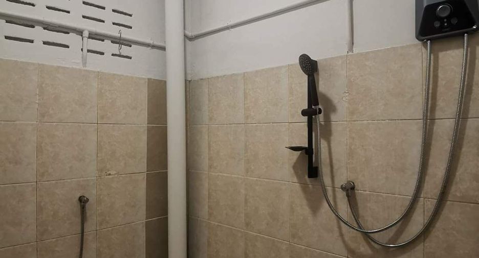 For rent 3 ベッドルーム townhouse in Phra Khanong, Bangkok