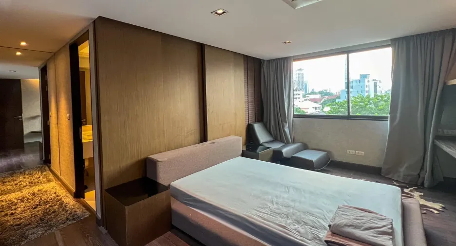For rent 3 bedrooms house in Watthana, Bangkok