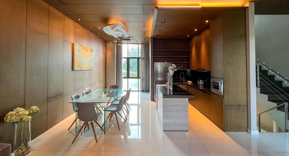 For rent 3 bedrooms house in Watthana, Bangkok