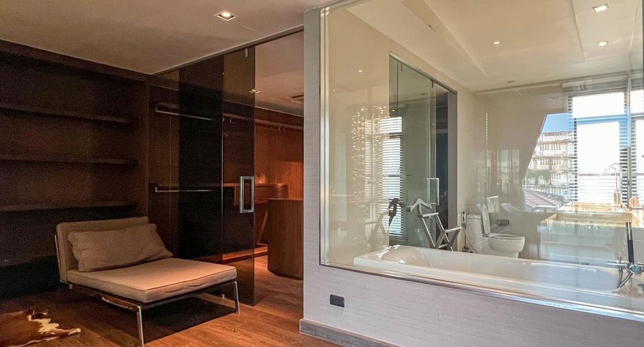 For rent 3 bedrooms house in Watthana, Bangkok
