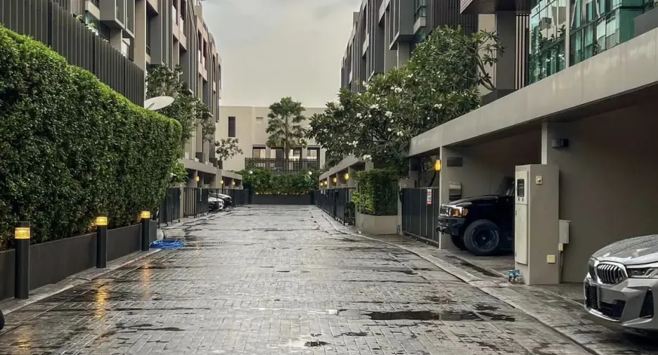 For rent 3 bedrooms house in Watthana, Bangkok