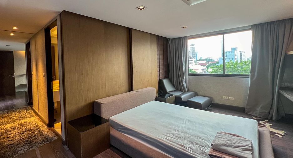 For rent 3 bedrooms house in Watthana, Bangkok