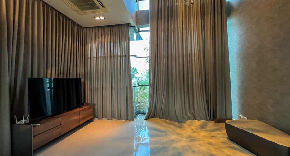 For rent 3 bedrooms house in Watthana, Bangkok