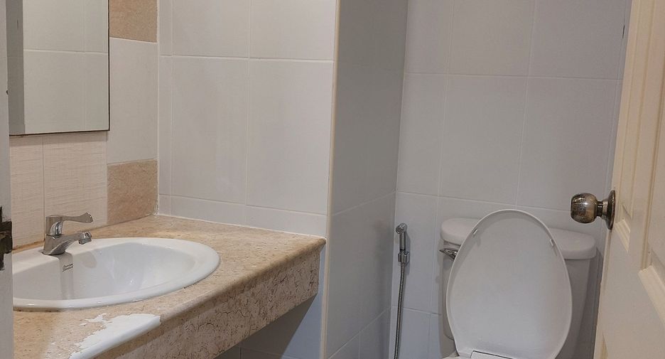 For rent 2 bedrooms condo in Phaya Thai, Bangkok