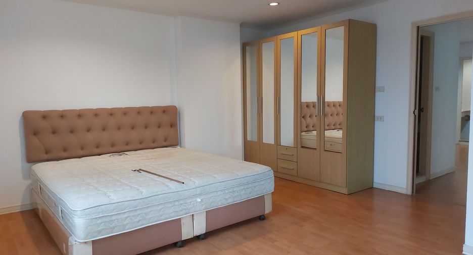 For rent 2 bedrooms condo in Phaya Thai, Bangkok