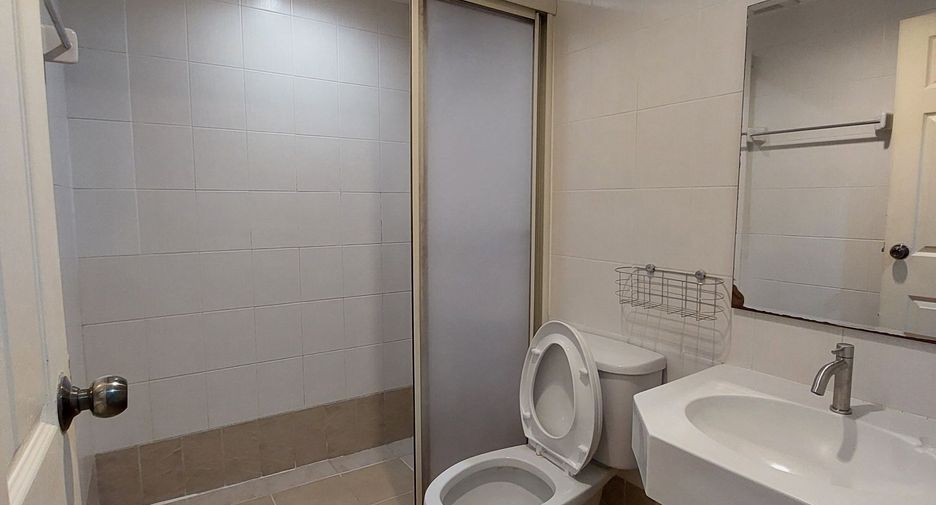 For rent 2 bedrooms condo in Phaya Thai, Bangkok
