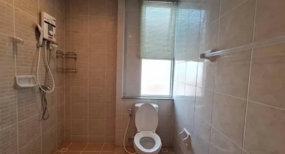 For rent 4 bedrooms townhouse in Bang Na, Bangkok